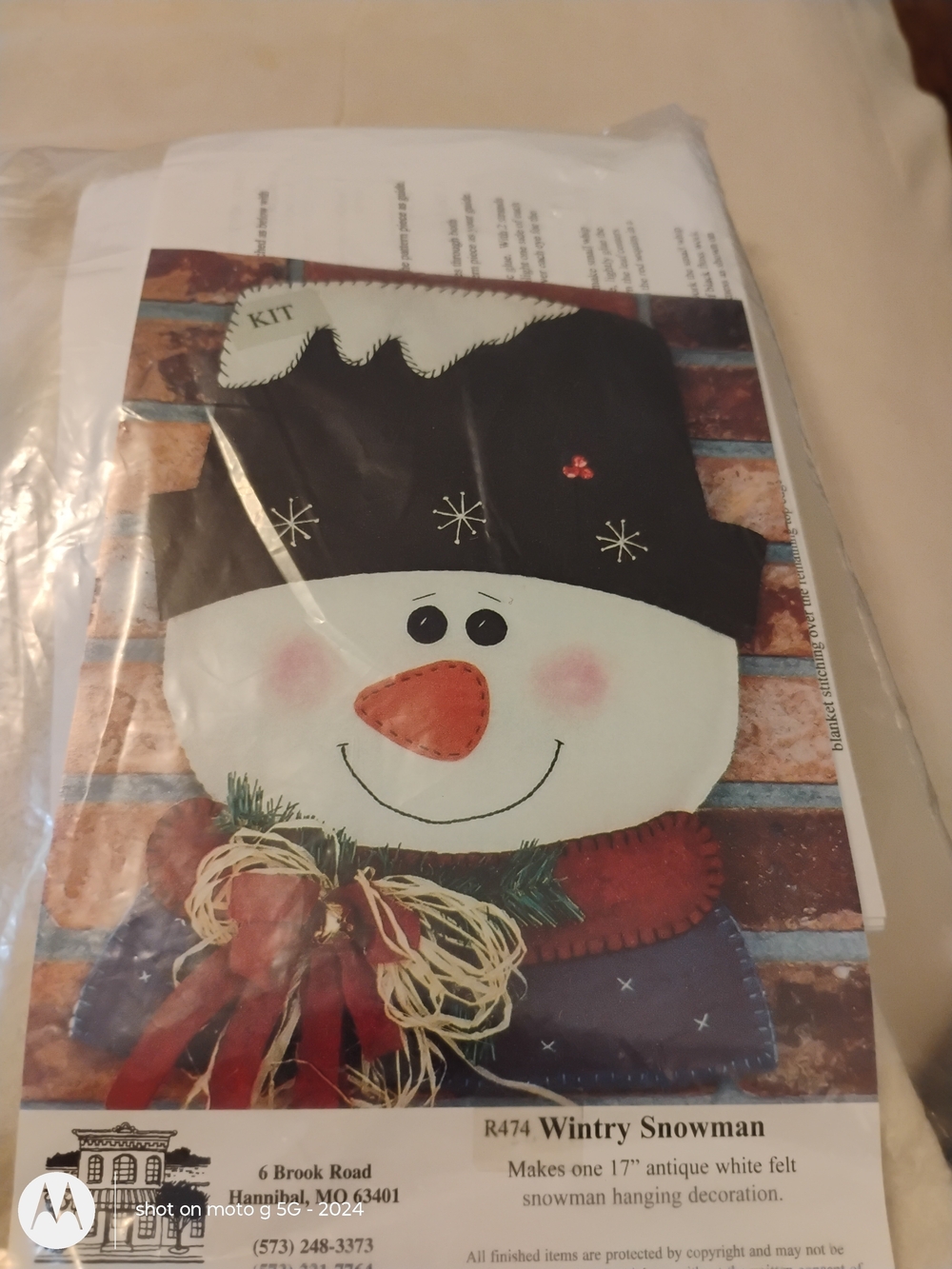 Wintry Snowman Holiday Wall Hanging - Vintage-Inspired White Snowman
